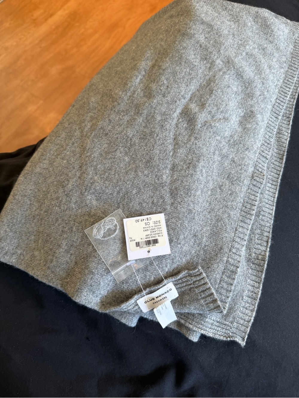 Club Monaco Men's Light Gray Crewneck Knit Sweater